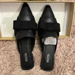 NIB Michael Kors black leather bow mule size 8M. AMES SLIDE